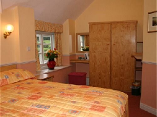 The Druid Inn Llanferres Exteriör bild