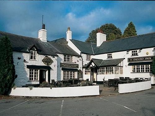 The Druid Inn Llanferres Exteriör bild